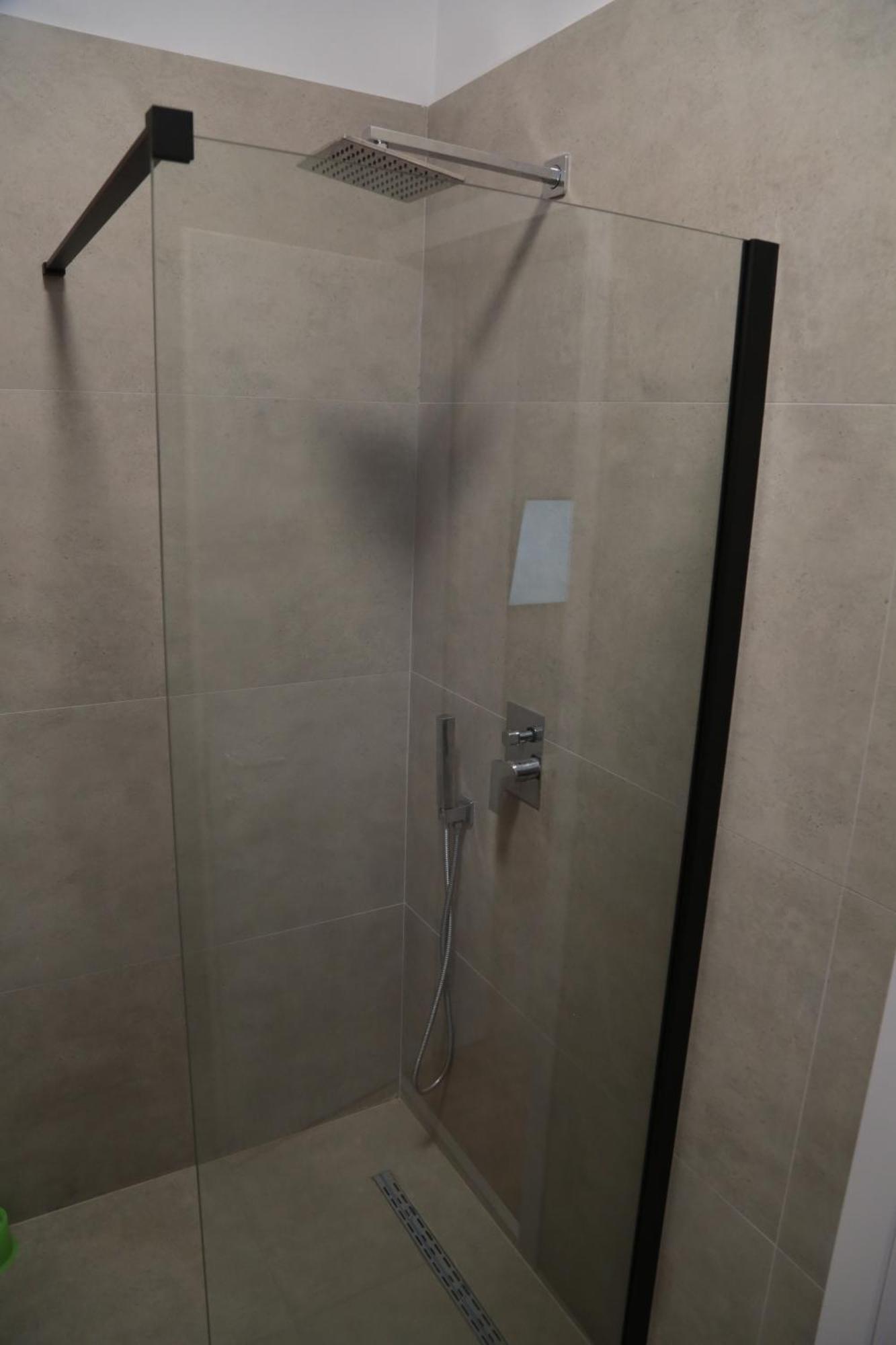 Be Solei Studio Apartments Sol 1 地拉那 外观 照片