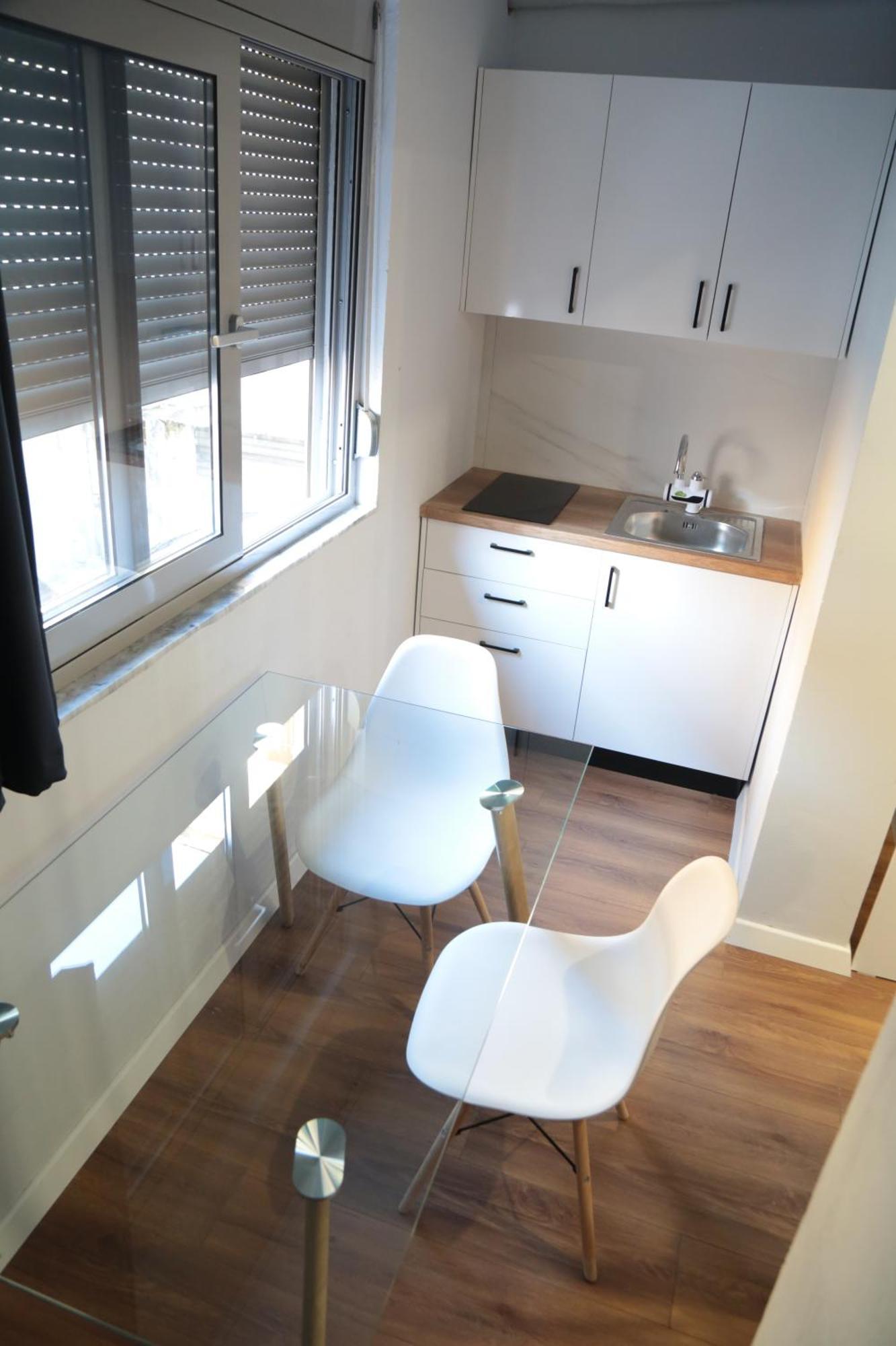 Be Solei Studio Apartments Sol 1 地拉那 外观 照片