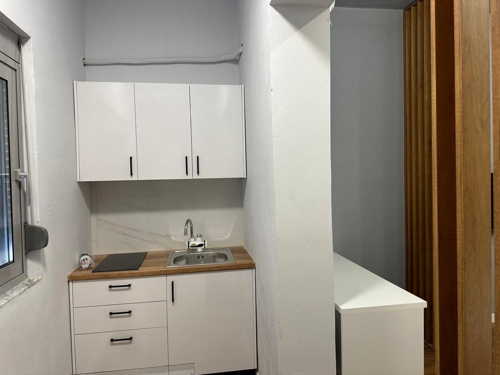Be Solei Studio Apartments Sol 1 地拉那 外观 照片