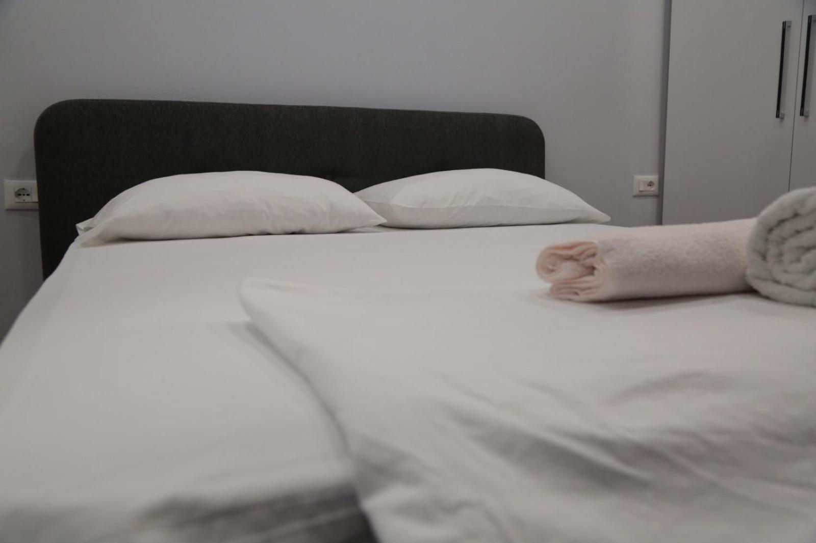 Be Solei Studio Apartments Sol 1 地拉那 外观 照片