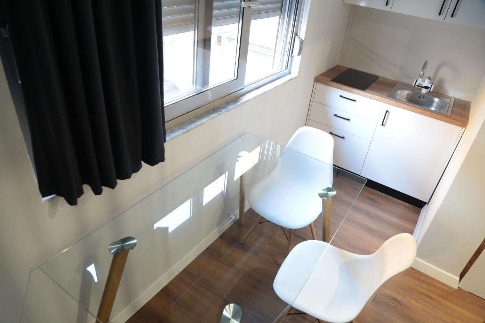 Be Solei Studio Apartments Sol 1 地拉那 外观 照片